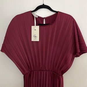 NWT Size S Coolples Pleated Midi Dress in Maroon with Button Closure